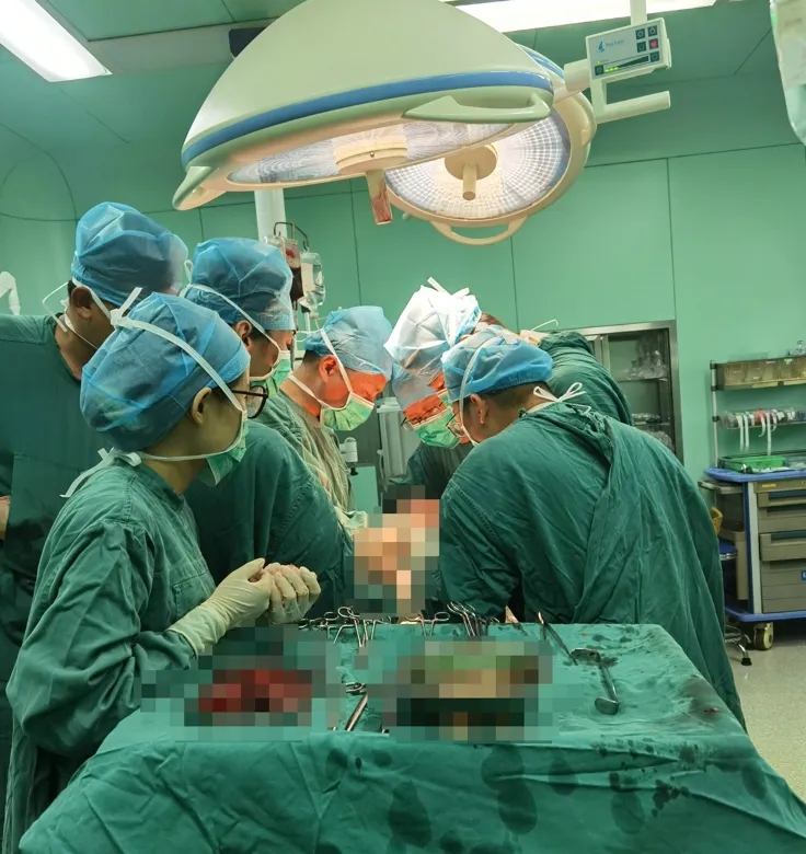 【生死时速】洪湖市人民医院多科联动紧急救治肝肾破裂伤患者